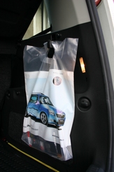 Škoda Roomster - háček na tašky s pověšenou taškou