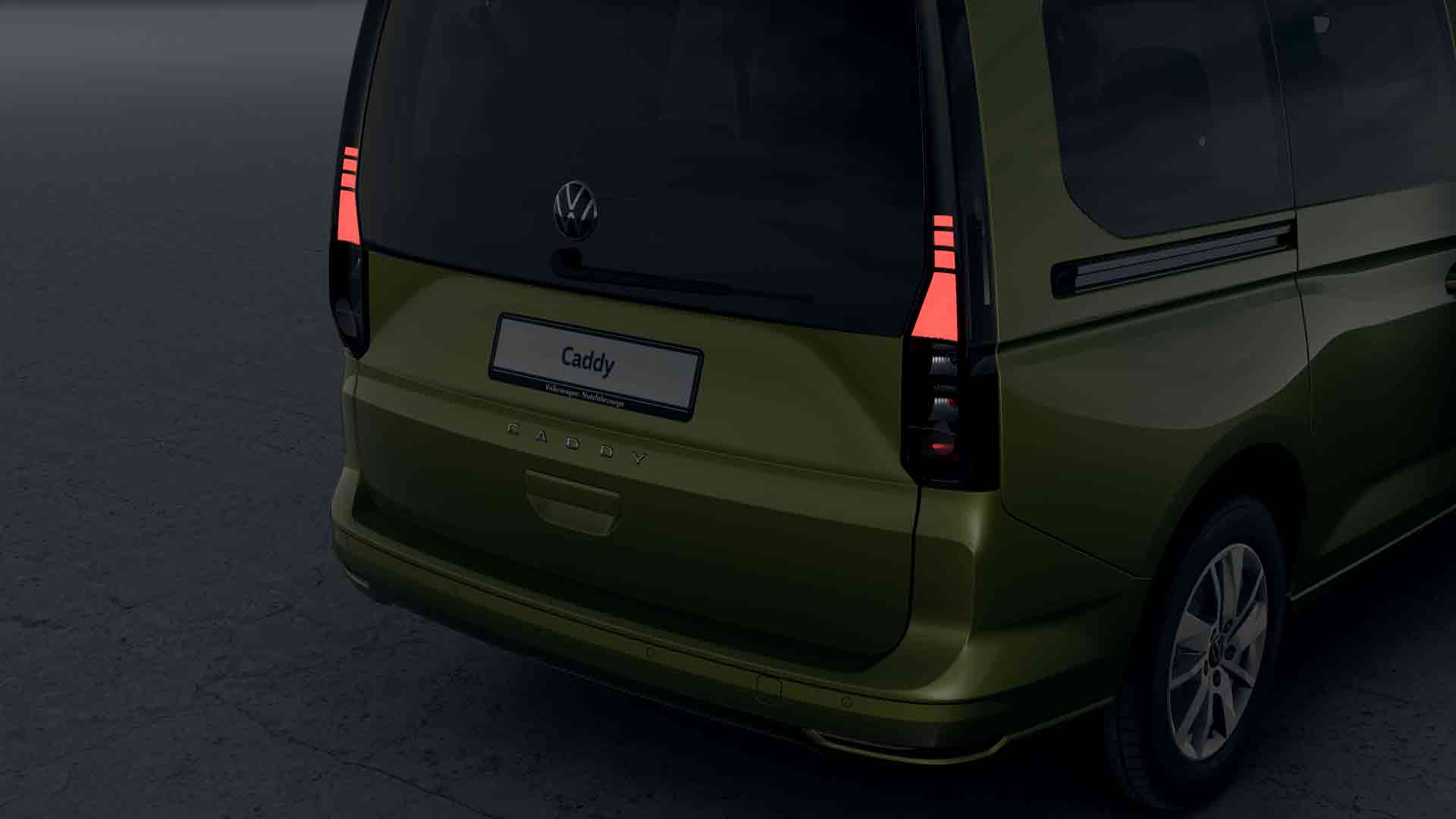VW Caddy Maxi Life 2022 zelená Golden - rozsvícená zadní světla