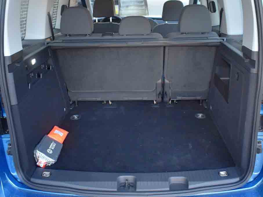 VW Caddy - kufr krátkého provedení v pětimístném uspořádání