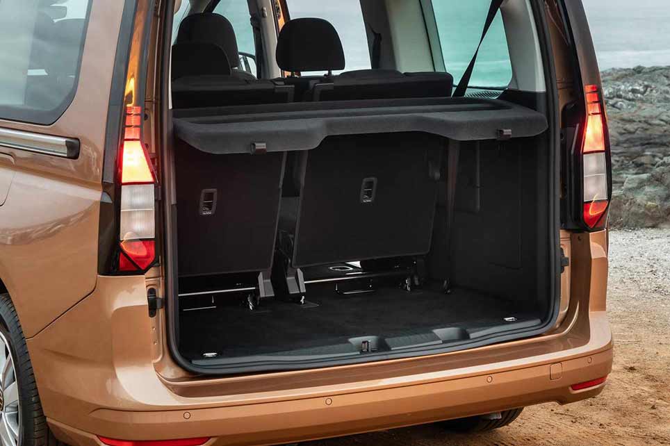Volkswagen Caddy Maxi 5. generace (2020) - kufr v sedmimístném provedení